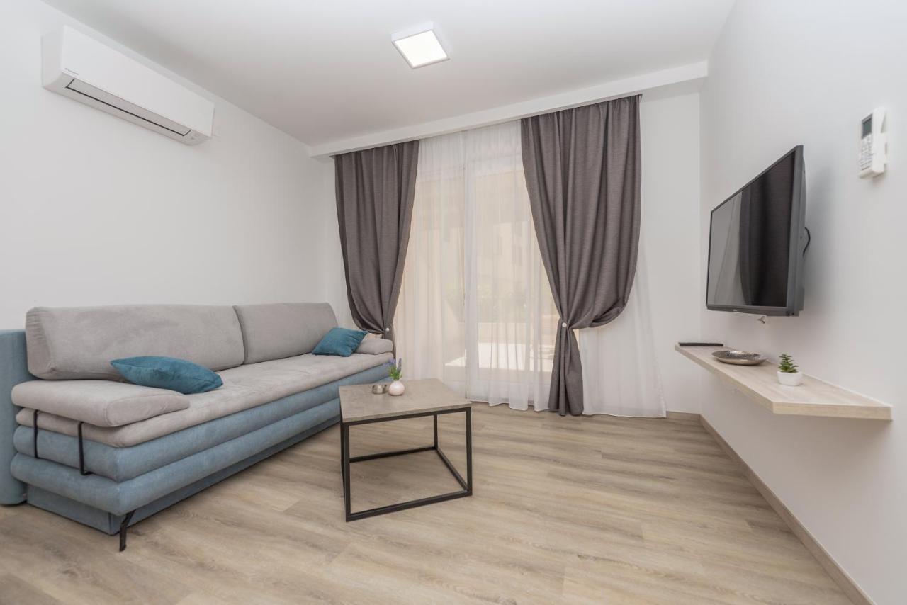 Apartments By The Sea Makarska - 19134 Exteriör bild