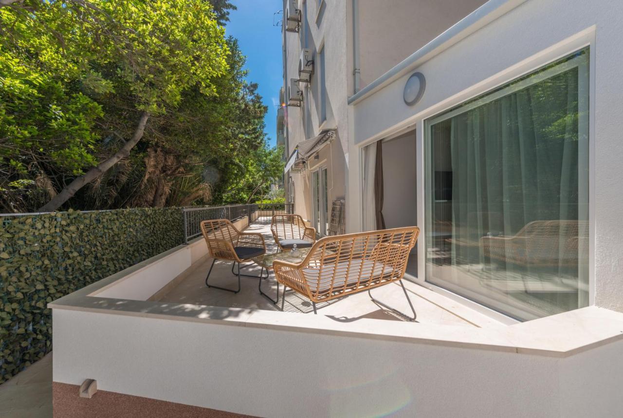 Apartments By The Sea Makarska - 19134 Exteriör bild